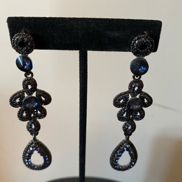 Earrings - Picture 1 of 1